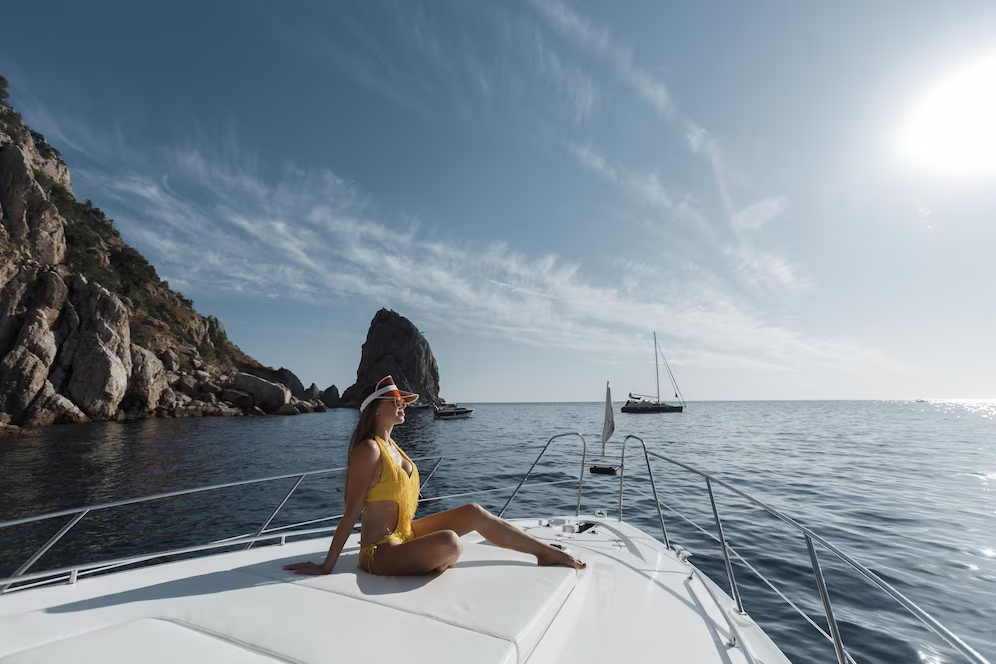https://www.freepik.com/free-photo/beautiful-woman-yacht-swimwear_26091385.htm#page=2&query=superyacht&position=16&from_view=search&track=robertav1_2_sidr