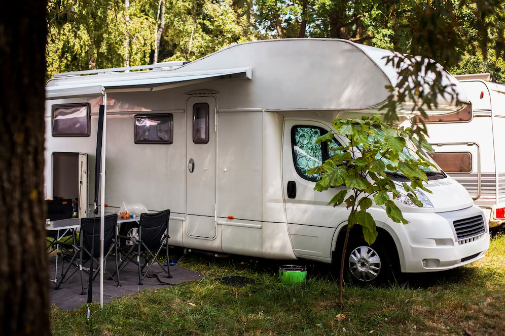 https://www.freepik.com/free-photo/white-van-with-table-chairs-it_5580331.htm#query=rv%20caravan%20on%20storage&position=13&from_view=search&track=ais